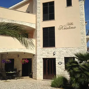 apartments-villa-kristina.pula-hotels.org/